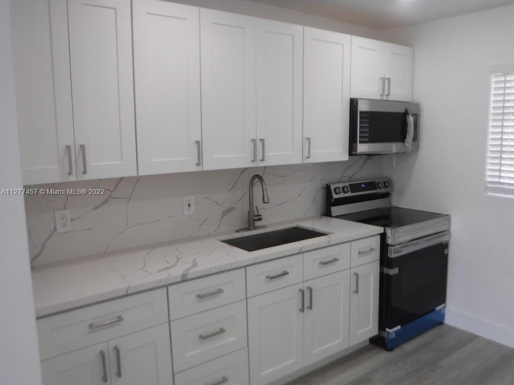 1045 NE 39th Dr Unit 15, Oakland Park, FL 33334 Apartment for Rent in