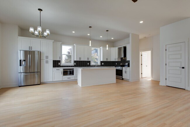 Building Photo - 1813A Hermosa St