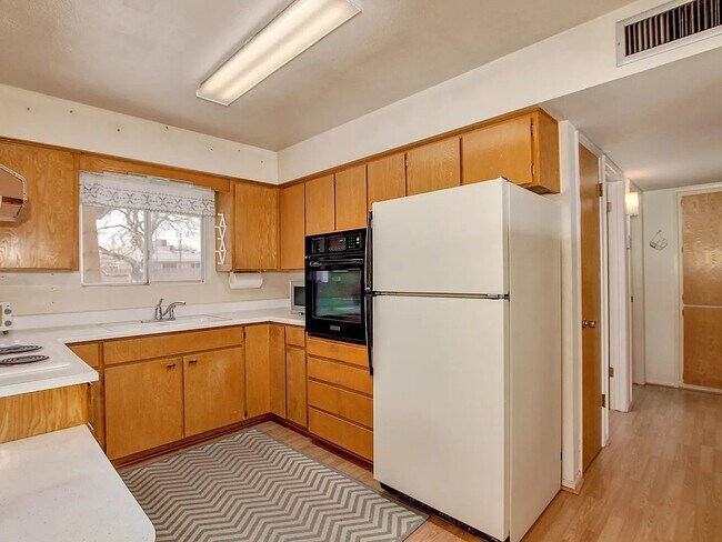 Foto del edificio - 323 N 55th St