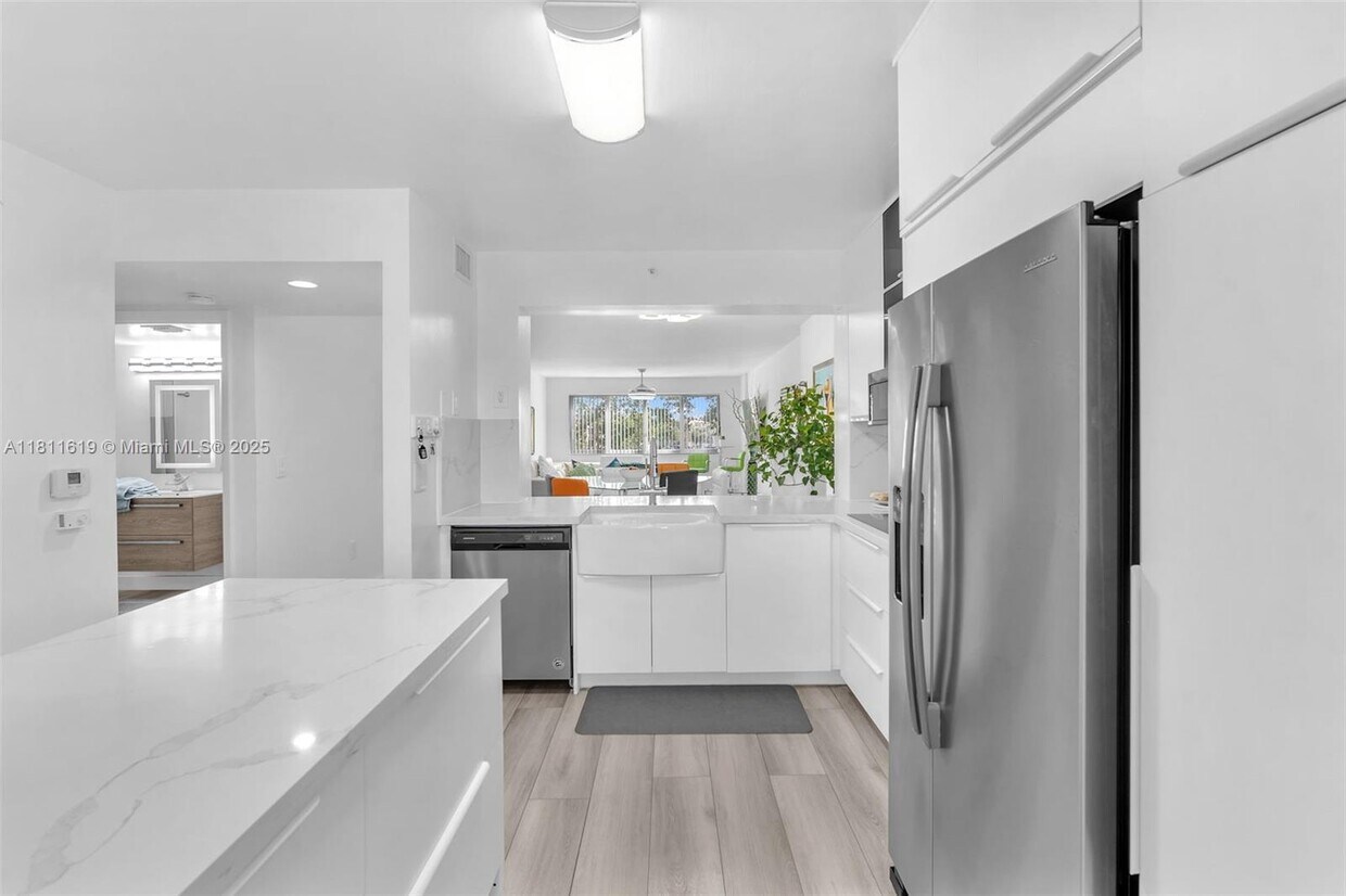 Foto principal - 9525 Weldon Cir