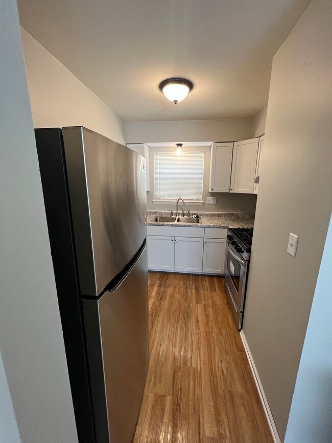 Kitchen - 2705 N Oakland Ave