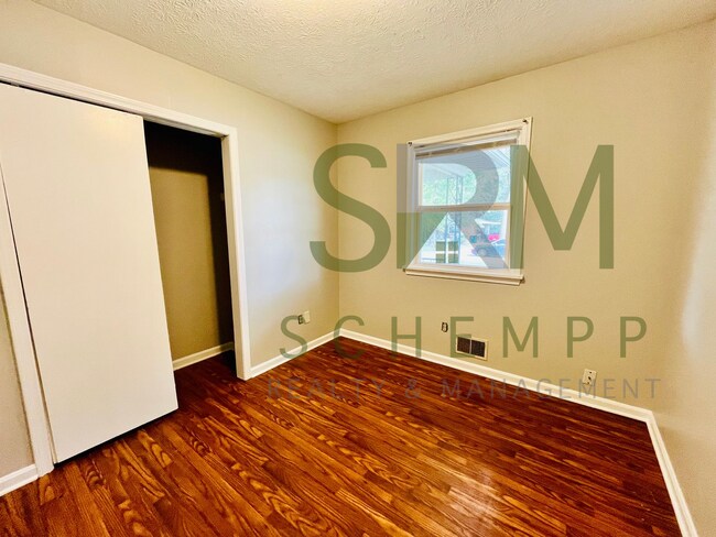 Foto del edificio - **NOW AVAILABLE** Updated 3BR Ranch in Shively Section 8 Accepted