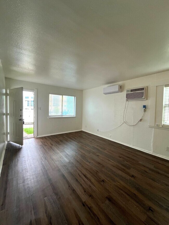 Building Photo - 7115 Glen Terrace