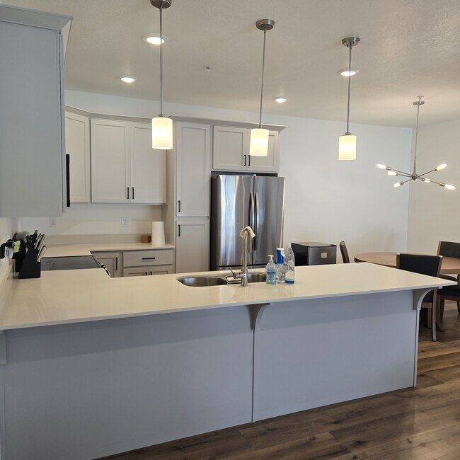 Cocina - 2342 E 830 S