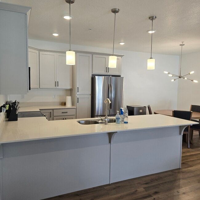 Kitchen - 2342 E 830 S