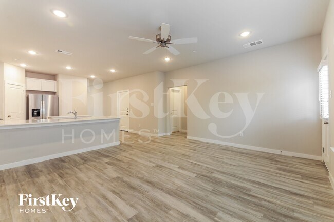 Building Photo - 623 Sophia Wy