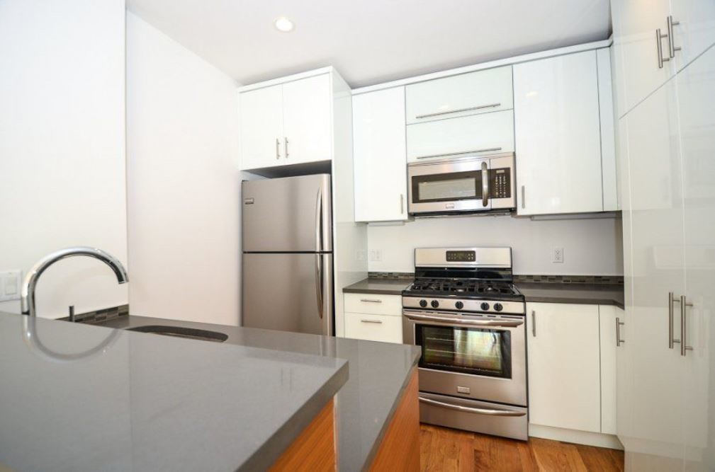 Primary Photo - 255 Skillman Ave