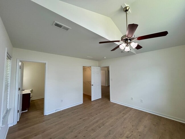 Building Photo - Beautifully Renovated 3-Bedroom, 2-Bath Ra...