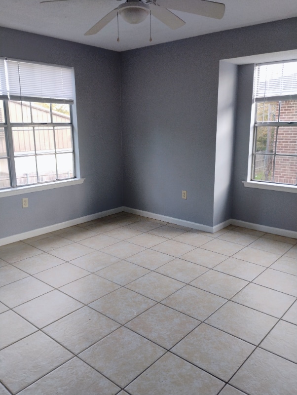 Building Photo - 1045 Manson Dr