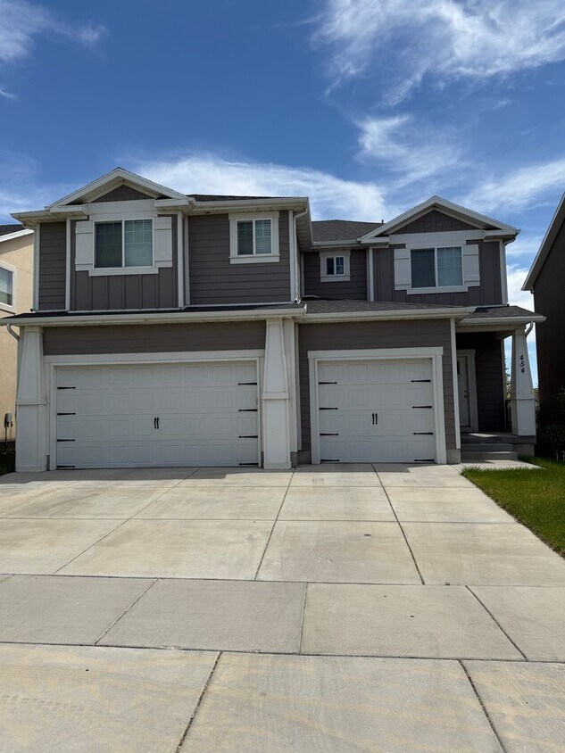 Foto del edificio - Great 4-Bedroom Home in Vineyard!