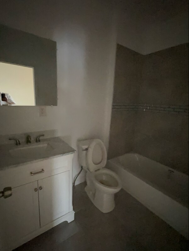 Building Photo - 826 S 15th St