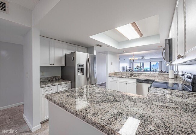 Foto del edificio - 2 br, 2 bath House - 1055 Ocean Dr Apt 202