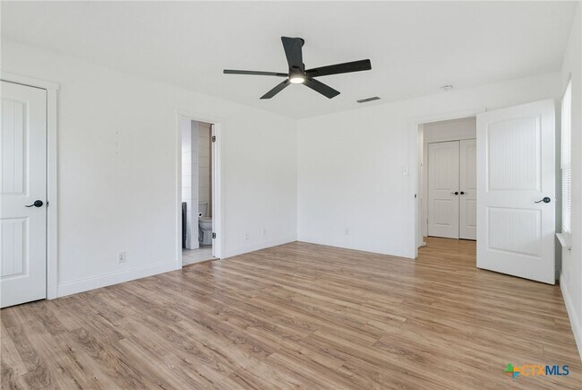 Foto del edificio - 4117 Cripple Creek Dr