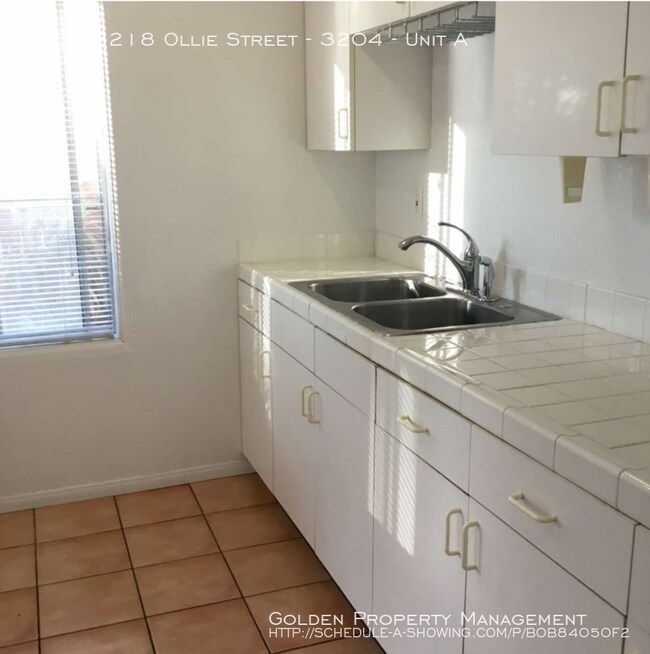 Foto del edificio - 3204-3218 Ollie St