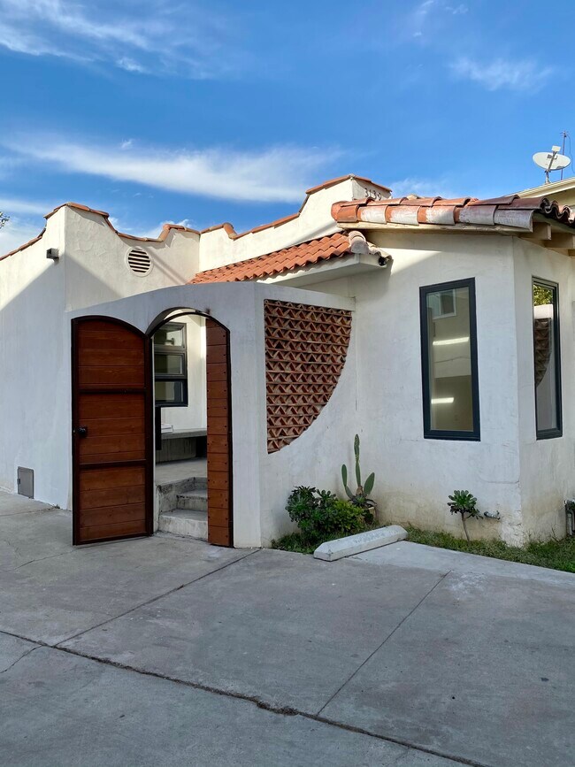 Building Photo - 3139 S Durango Ave