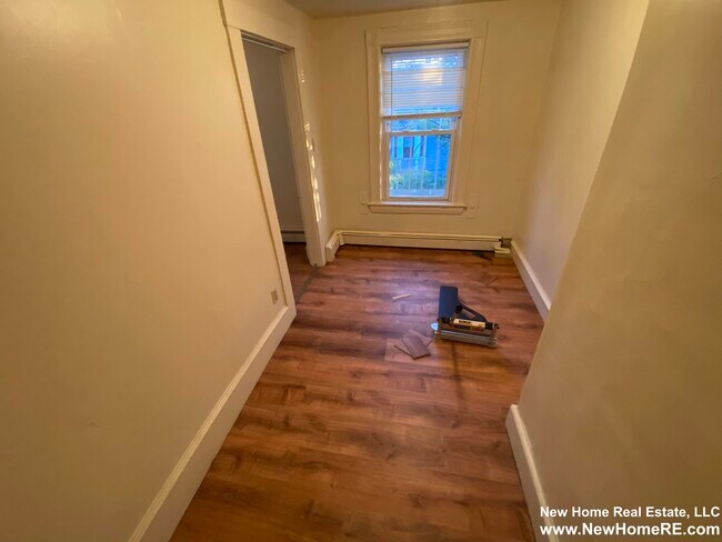 Building Photo - 27 Howe St