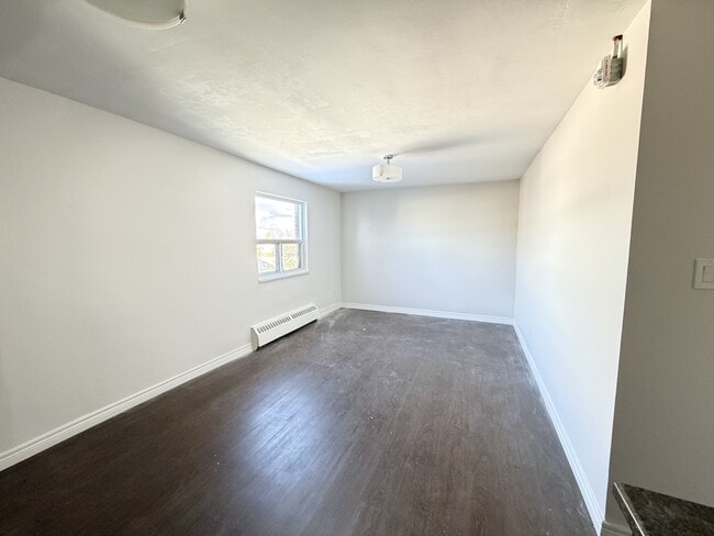 Building Photo - 20 Bradmon Dr