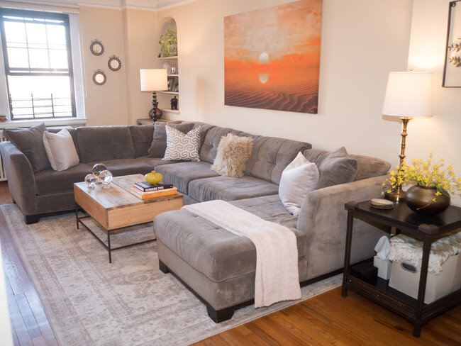 Bright Living Room - 192 Garth Rd