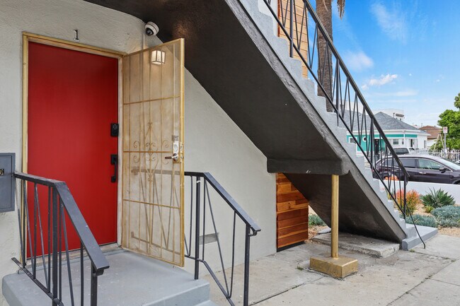 Foto del edificio - 1358 W. 36th St.