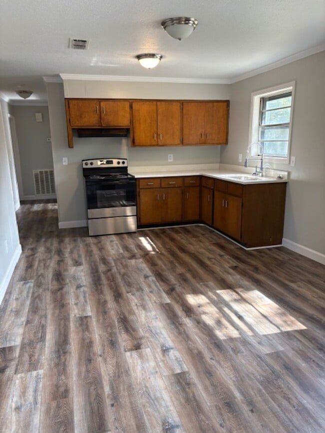 Building Photo - Renovated 3 Bedroom 1 Bath Home for Rent!