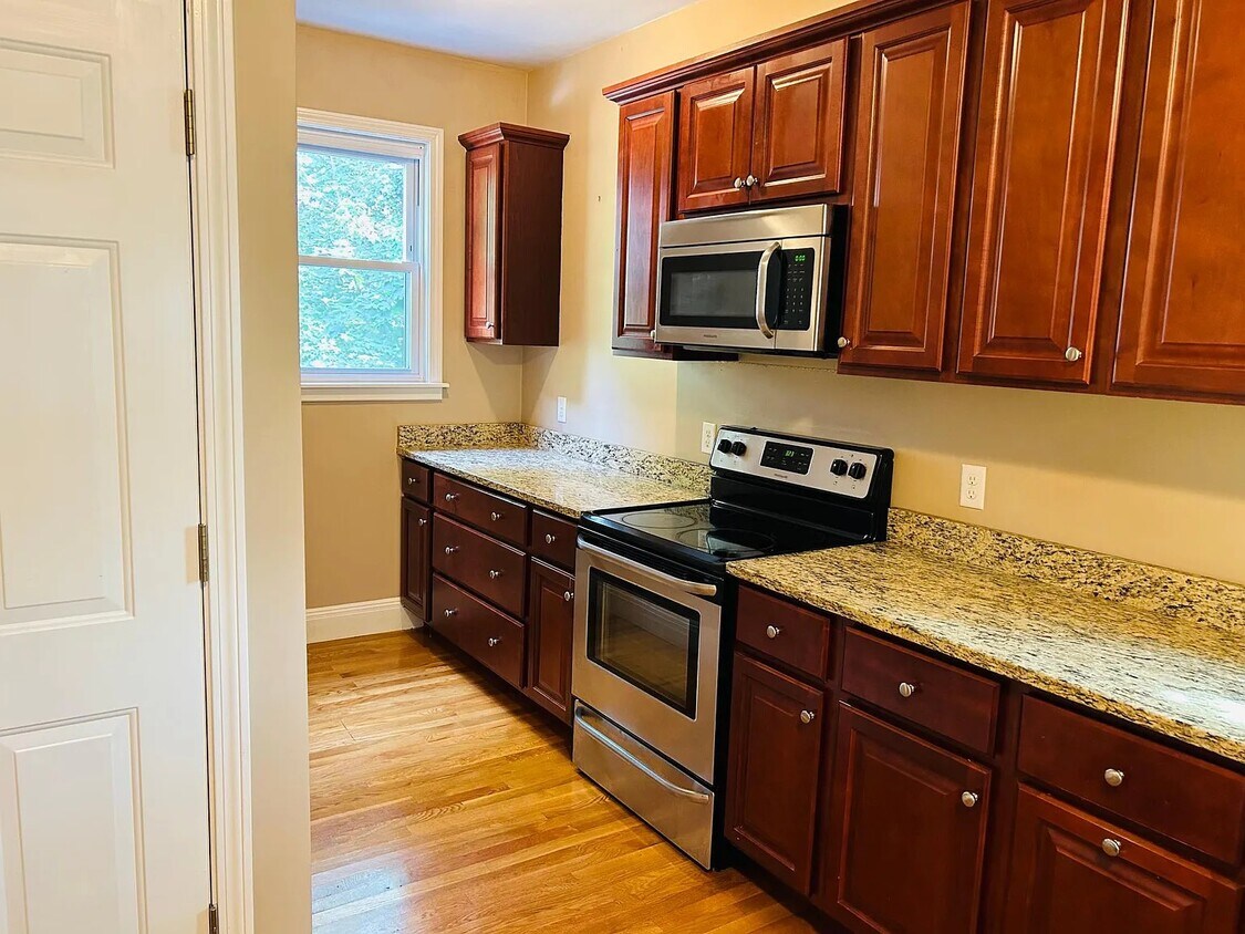 53 Huxley Ave Unit 2, Providence, RI 02908 Apartments in Providence