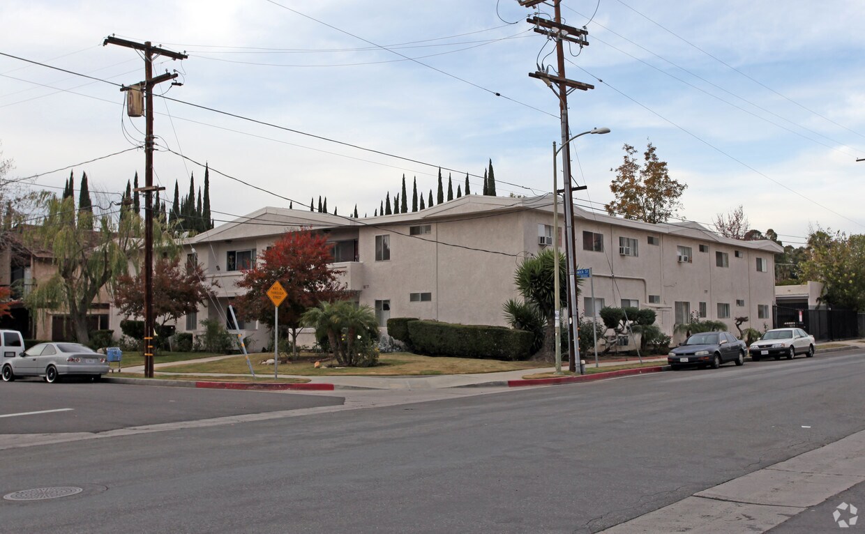 Primary Photo - Keswick Court Apartments