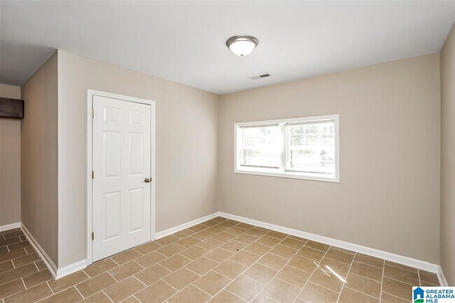 Building Photo - 117 Beechwood Ave