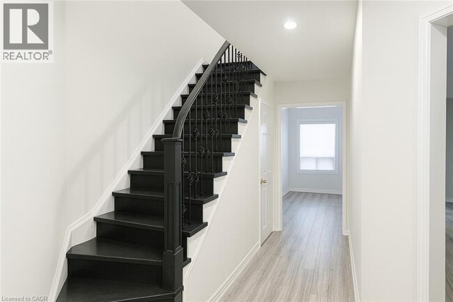 Photo du bâtiment - 6798 Bansbridge Crescent