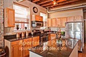 Building Photo - 2368 N Elston Ave