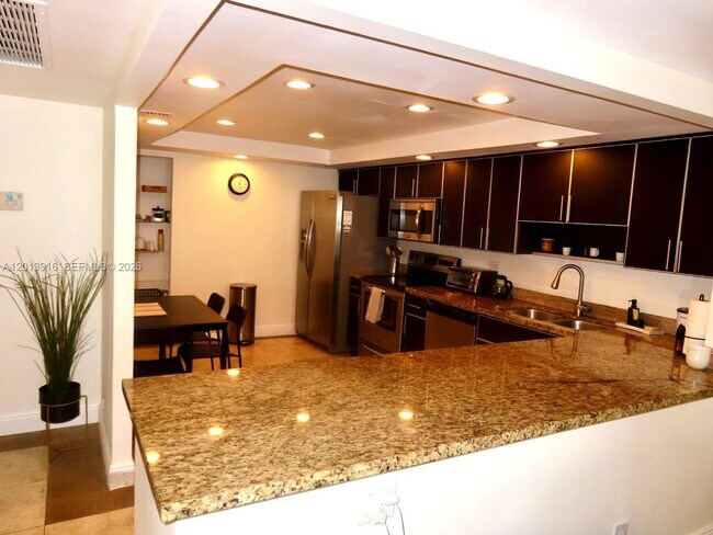 Foto del edificio - 2500 Parkview Dr
