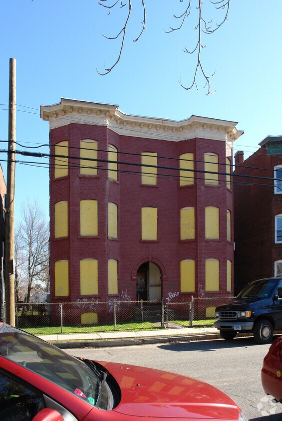 Building Photo - 160-162 Bartholomew Ave