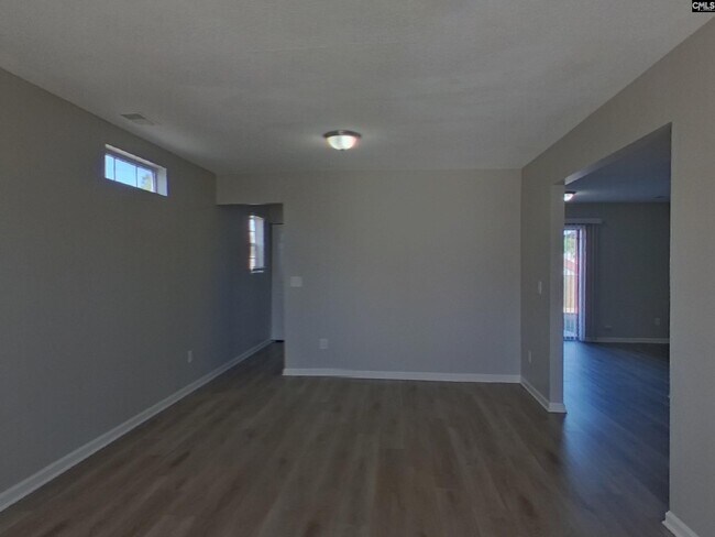 Foto del edificio - 204 Fox Grove Cir