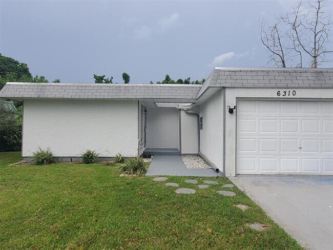 Foto del edificio - 6310 NW 71st Ave