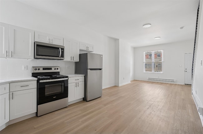 Building Photo - 230 N 61st St