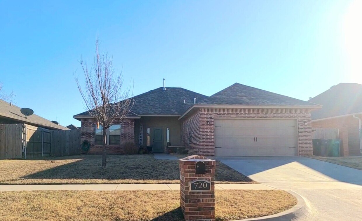 Primary Photo - Beautiful Home in Stone Meadows Estates
