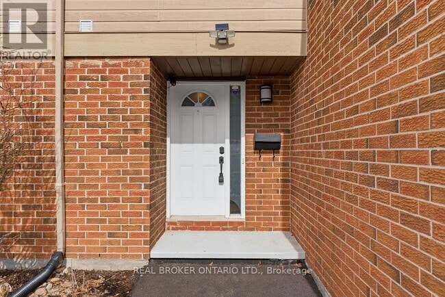 Building Photo - 3205 Uplands Dr