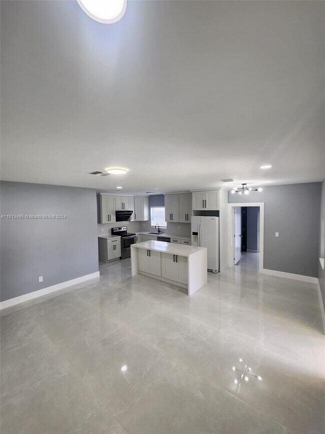 Foto del edificio - 1860 NE 173rd St