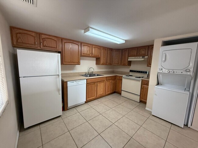 Building Photo - 8144 Fairways Cir