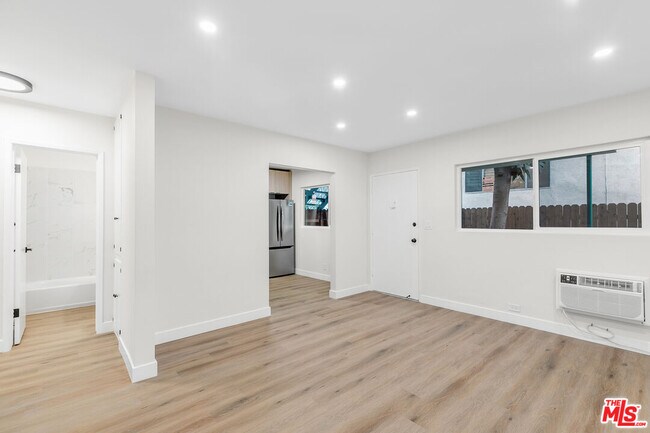 Foto del edificio - 1333 Barry Ave