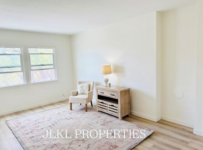 Foto del edificio - 3088 Meade Ave