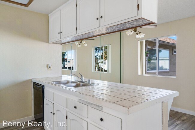 Foto del edificio - 2 br, 2 bath House - 1292 Holly Ave