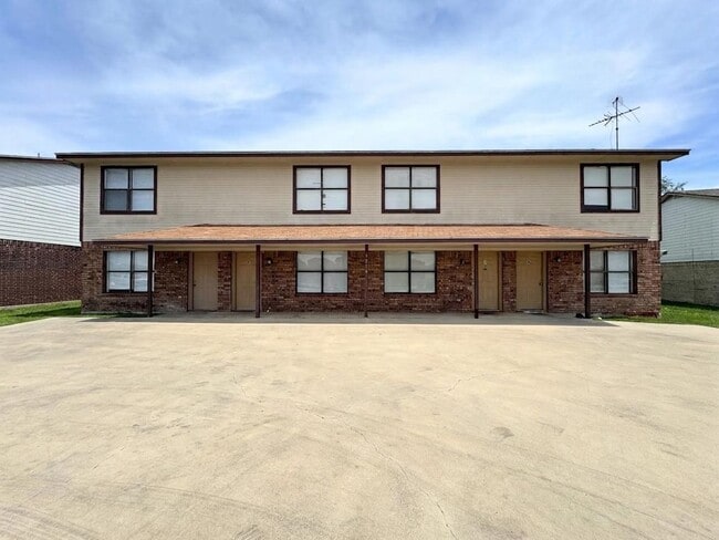 Building Photo - 1210 Monroe Loop