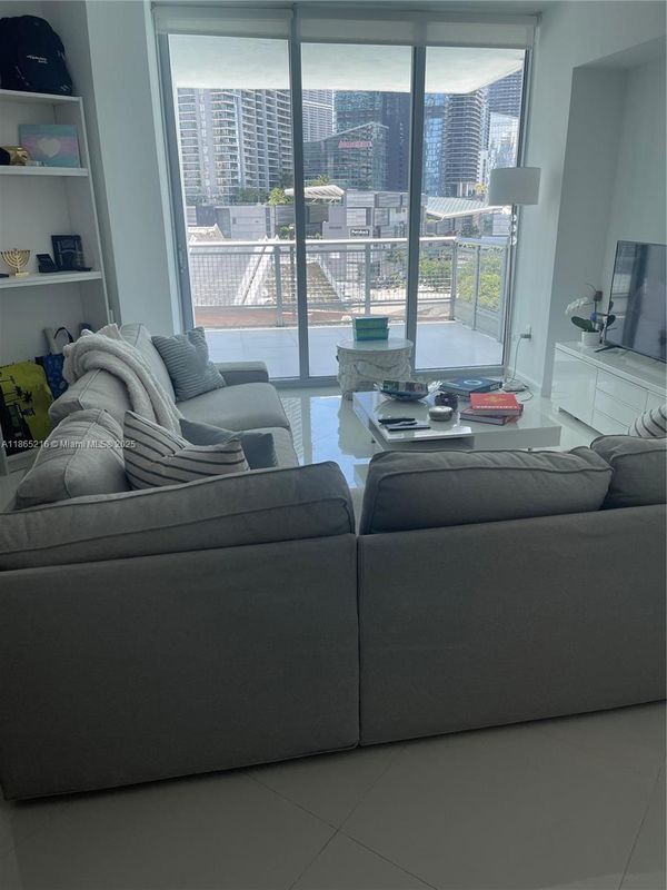 Foto del edificio - 350 S Miami Ave