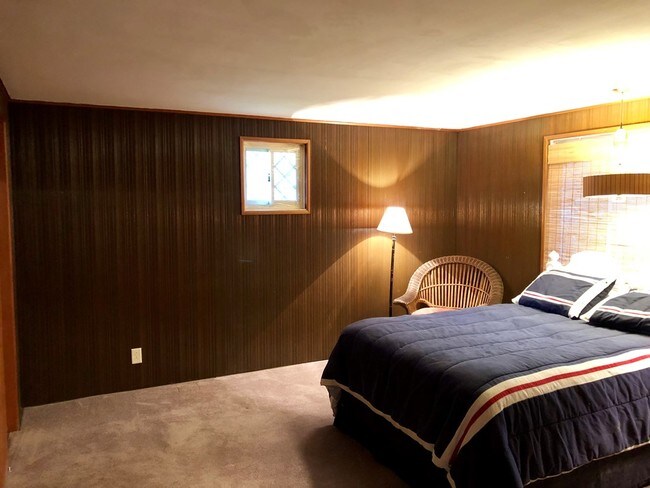 Dormitorio grande - 2089 Louisa Ave