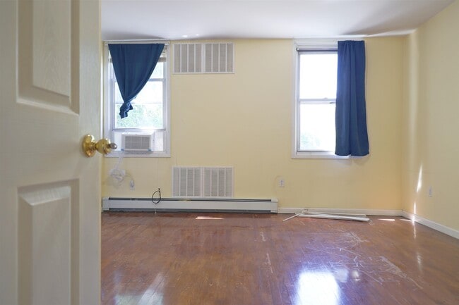 Building Photo - 123 Cottage St
