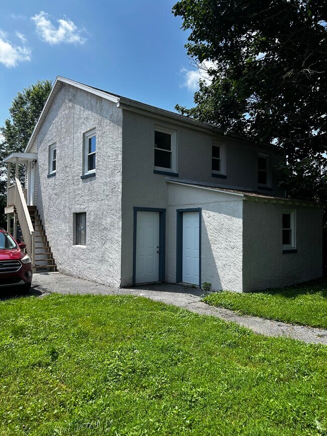 Building Photo - 1925 Valley Rd