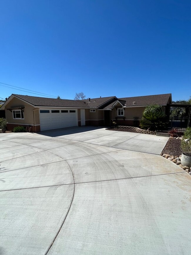 Building Photo - 10630 Olvera Rd