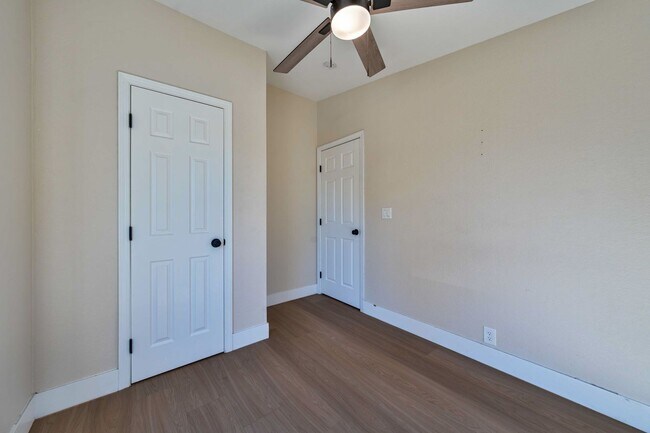 Foto del edificio - Updated 2 Bedroom Home in Sacramento