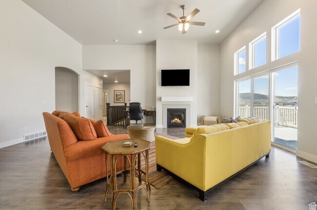 Foto del edificio - 457 N Woodland Rd