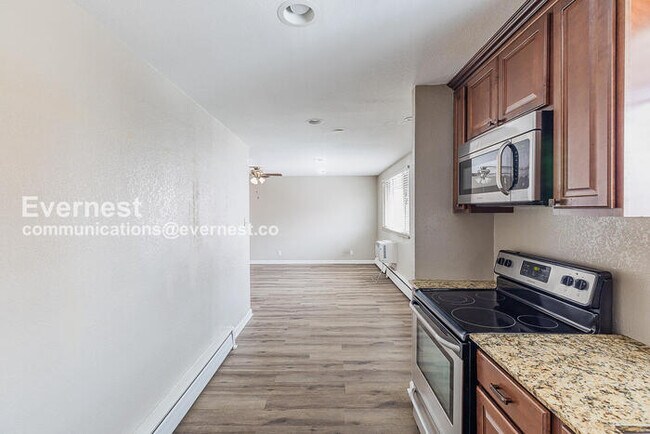 Foto del edificio - 1243 N Washington St